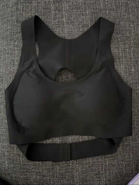 Everyday Black Wireless Sports Bra with Wide Support Straps